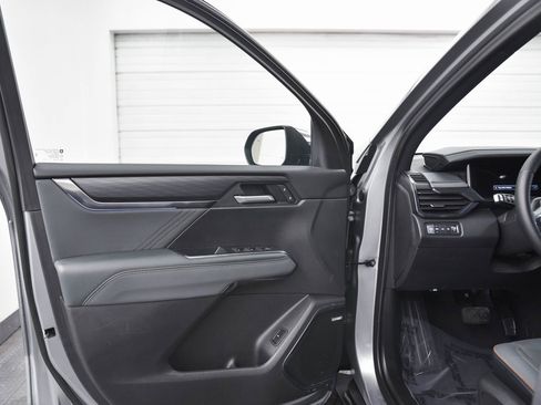 Used 2025 GMC Acadia AT4 image 9