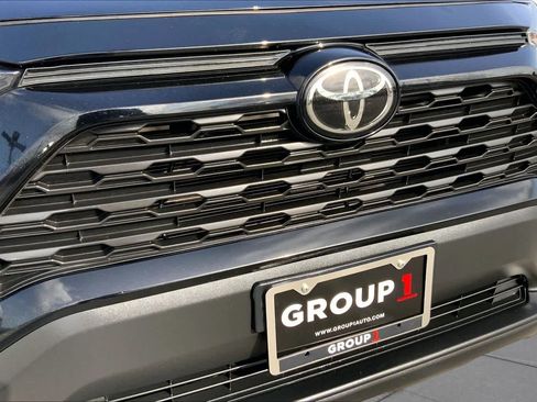 Used 2021 Toyota RAV4 LE FWD image 29