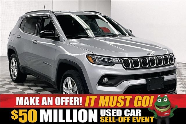 Used 2024 Jeep Compass Latitude AWD/4WD image 1