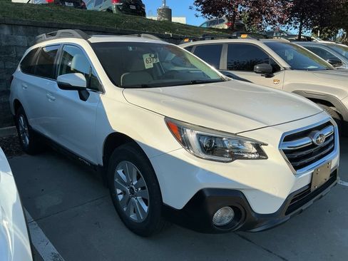 Used 2019 Subaru Outback 2.5i Premium AWD/4WD image 3