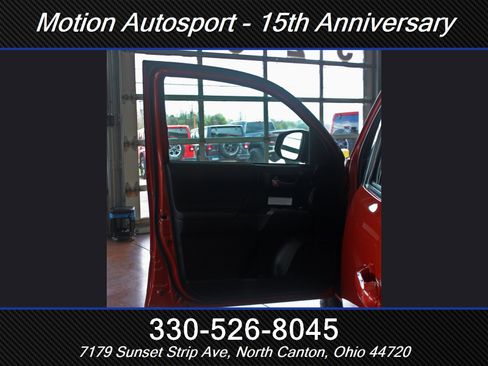 Used 2017 Toyota Tacoma TRD Off-Road w/ Premium & Technology Package image 15