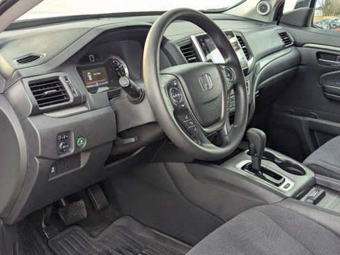 Used 2018 Honda Pilot EX image 10