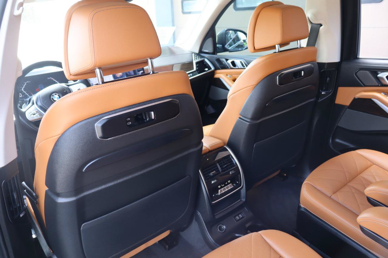 Used 2023 BMW X7 xDrive40i w/ Premium Package AWD/4WD image 21