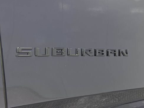 Used 2022 Chevrolet Suburban RST w/ Luxury Package image 42