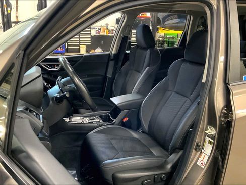 Used 2019 Subaru Forester Premium w/ All-Weather Package image 9