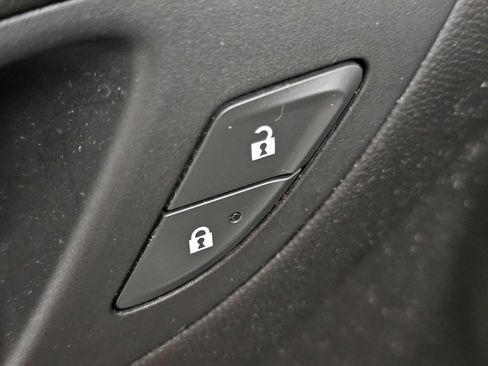 Used 2021 Chevrolet Equinox LT FWD image 27