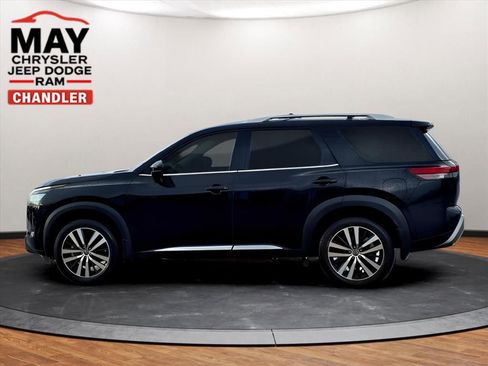 Used 2024 Nissan Pathfinder Platinum w/ Cargo Package image 17