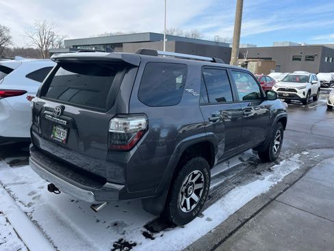 Used 2017 Toyota 4Runner TRD Off-Road Premium AWD/4WD image 3