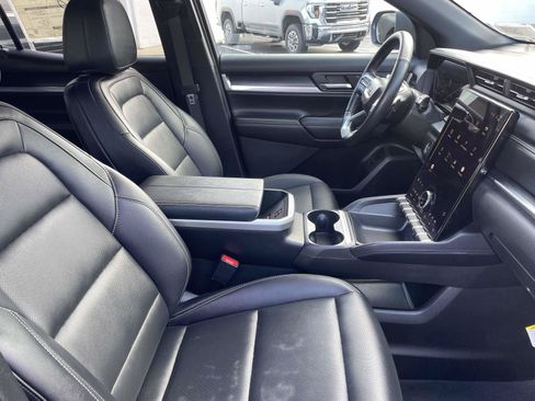 Used 2026 GMC Terrain Elevation w/ Elevation Premium Package FWD image 9