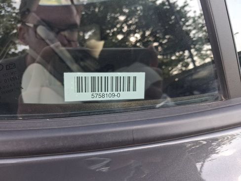 Used 2025 Hyundai Venue SEL FWD image 9