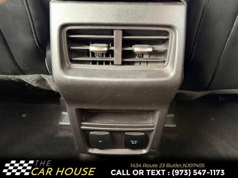 Used 2018 Ford Edge Titanium w/ Technology Package image 34