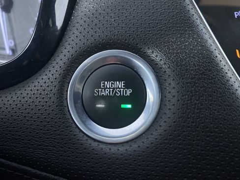 Certified 2022 Cadillac XT5 Premium Luxury w/ Technology Package image 8