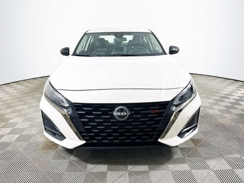 Used 2024 Nissan Altima 2.5 SR FWD image 8