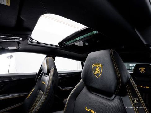 Used 2024 Lamborghini Urus Performante AWD/4WD image 35