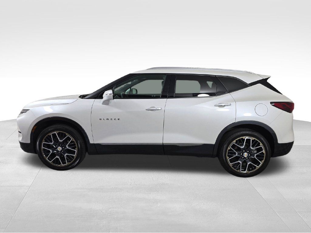 Used 2023 Chevrolet Blazer Premier AWD/4WD image 4