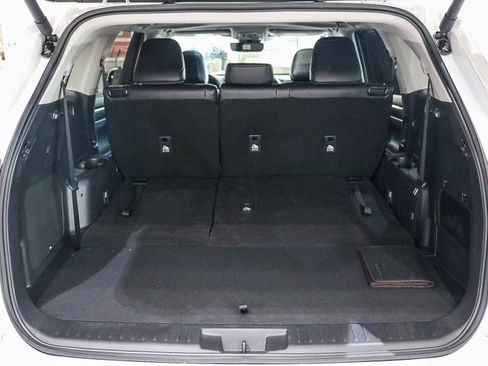 New 2026 Toyota Highlander Limited image 13