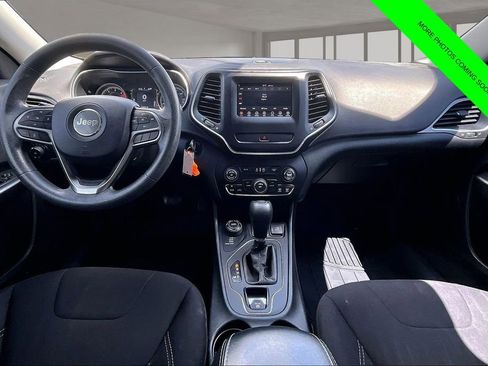 Used 2019 Jeep Cherokee Latitude w/ Popular Appearance Group AWD/4WD image 16