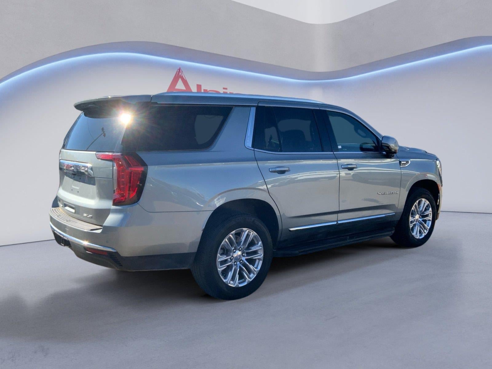 Certified 2023 GMC Yukon SLT w/ SLT Luxury Package AWD/4WD image 5