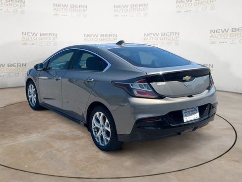 Used 2017 Chevrolet Volt Premier w/ Driver Confidence II Package FWD image 3