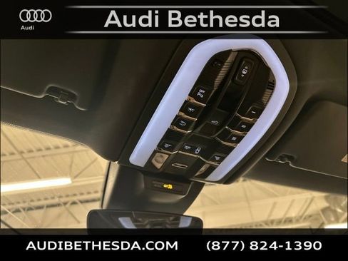 Used 2020 Porsche Macan AWD/4WD image 35