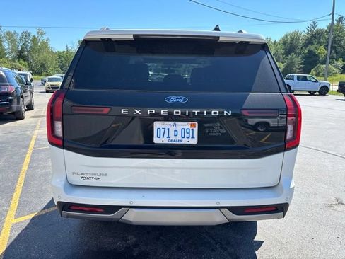 Used 2026 Ford Expedition Platinum w/ Driver's Package AWD/4WD image 4