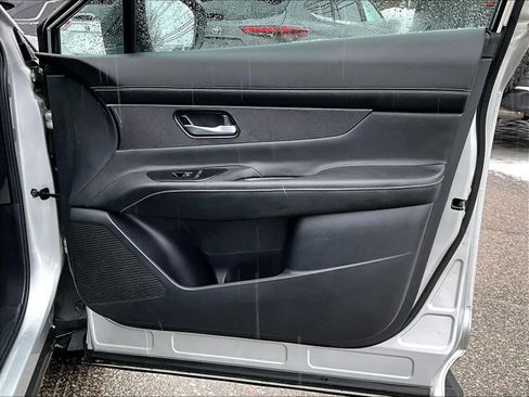 Certified 2025 Nissan Murano SV image 12