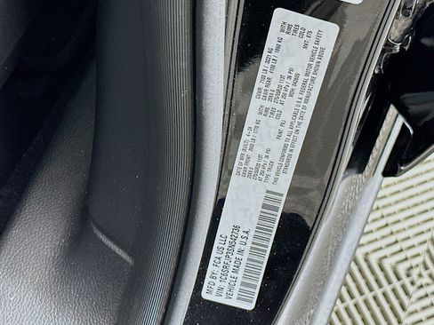Used 2025 RAM 1500 Laramie image 12