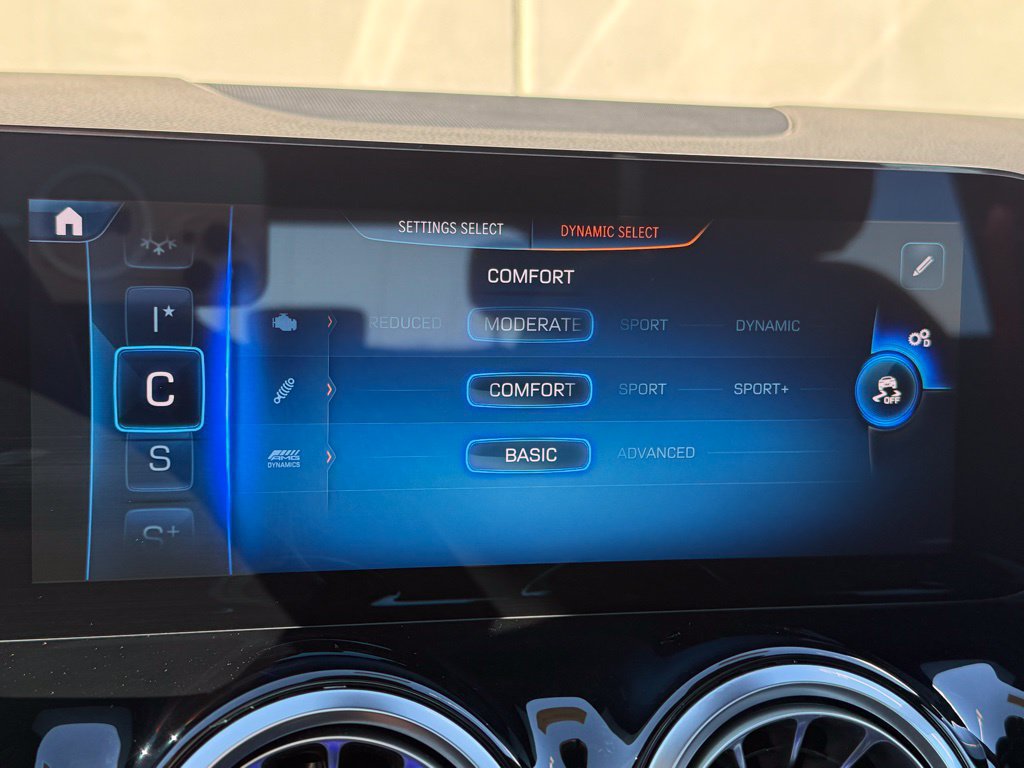 Used 2025 Mercedes-Benz GLA 35 AMG 4MATIC image 16