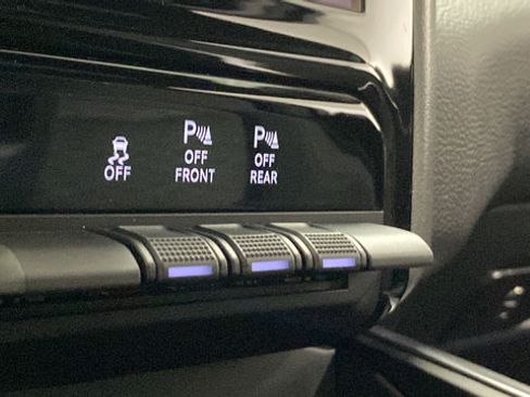Certified 2025 RAM 1500 Big Horn AWD/4WD image 36