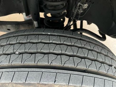 Used 2017 Ford F550 2WD Regular Cab Super Duty image 30