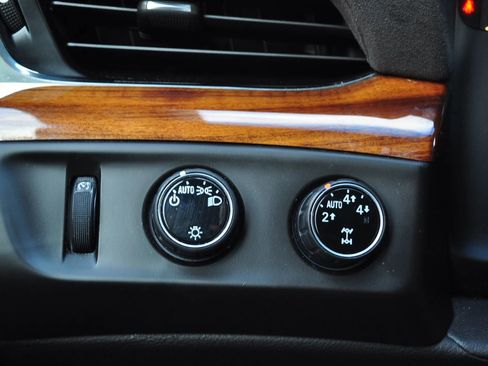 Used 2015 Cadillac Escalade ESV Luxury image 18