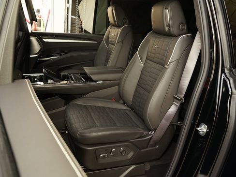 Used 2026 Cadillac Escalade ESV V image 27