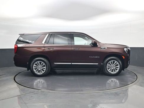 Used 2023 GMC Yukon SLT w/ SLT Luxury Package AWD/4WD image 4