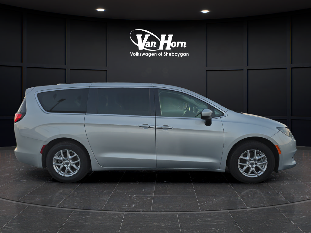 Used 2023 Chrysler Voyager LX FWD image 8