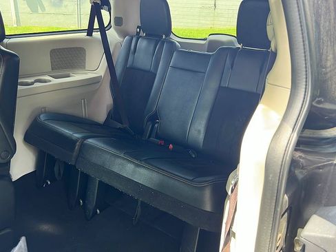 Used 2019 Dodge Grand Caravan SXT FWD image 18