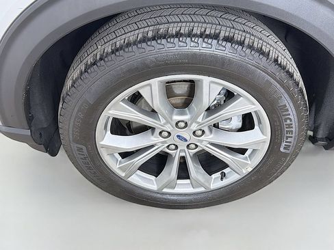 Used 2023 Ford Explorer XLT w/ Equipment Group 202A AWD/4WD image 22