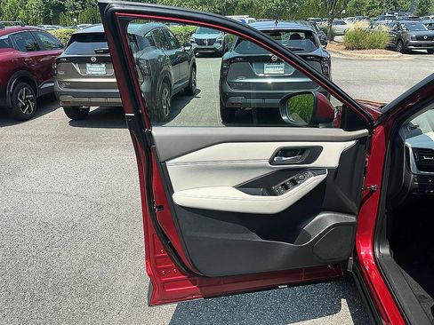 Certified 2023 Nissan Rogue SV w/ SV Premium B Package FWD image 11