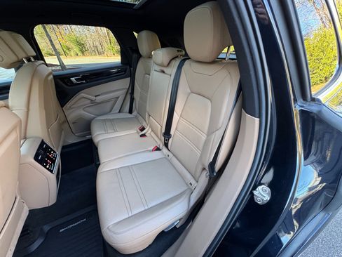Used 2019 Porsche Cayenne image 45