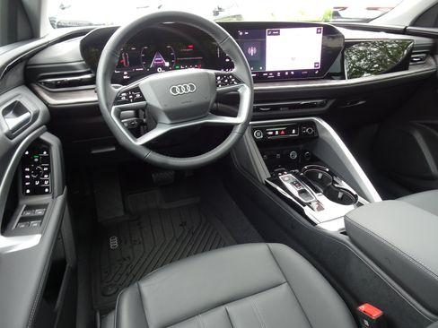 Used 2025 Audi Q5 Premium w/ Convenience Package AWD/4WD image 10