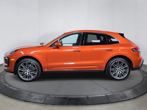 Certified 2025 Porsche Macan AWD/4WD image 2