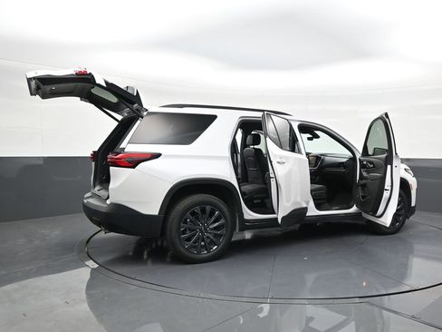 Used 2023 Chevrolet Traverse RS FWD image 29