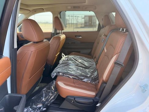 New 2026 Nissan Pathfinder Platinum image 11