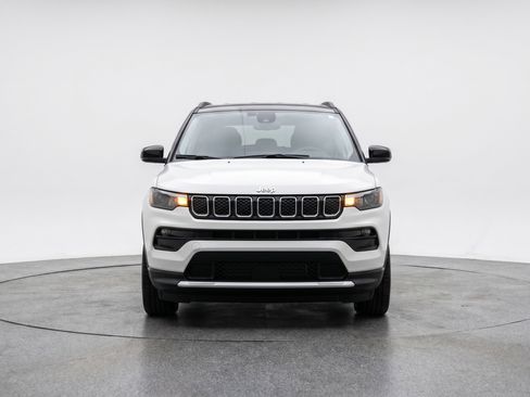 Used 2025 Jeep Compass Limited image 2