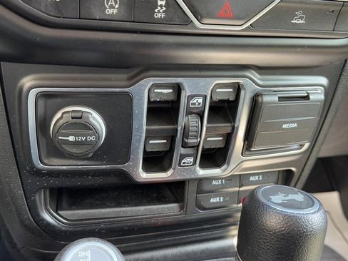 Used 2022 Jeep Wrangler Unlimited Sport AWD/4WD image 24