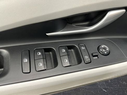 Used 2024 Hyundai Elantra Limited image 29