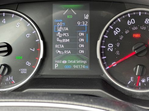 Used 2020 Toyota RAV4 XLE Premium w/ Carpet Mat Package FWD image 20