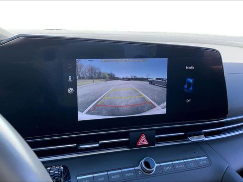 Used 2024 Hyundai Elantra SEL w/ Convenience Package image 19