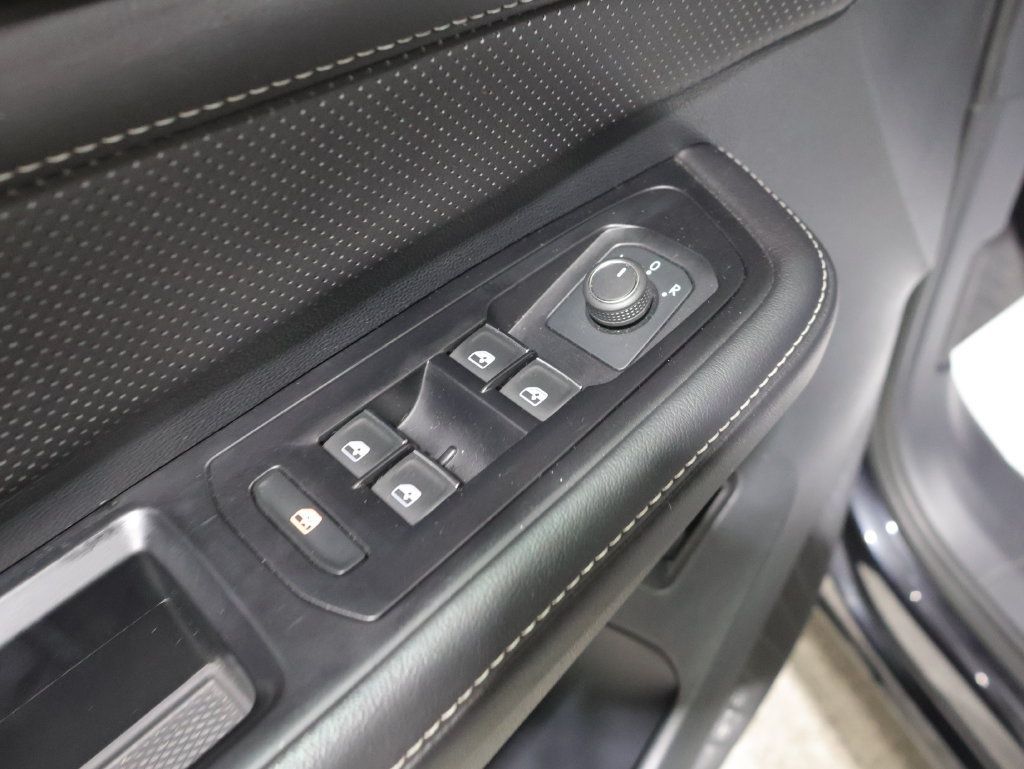 Used 2025 Volkswagen Atlas SE AWD/4WD image 14