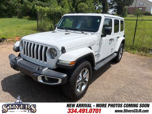 Used 2021 Jeep Wrangler Unlimited Sahara AWD/4WD image 3