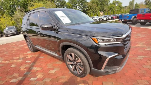 Certified 2025 Honda Pilot Touring image 3
